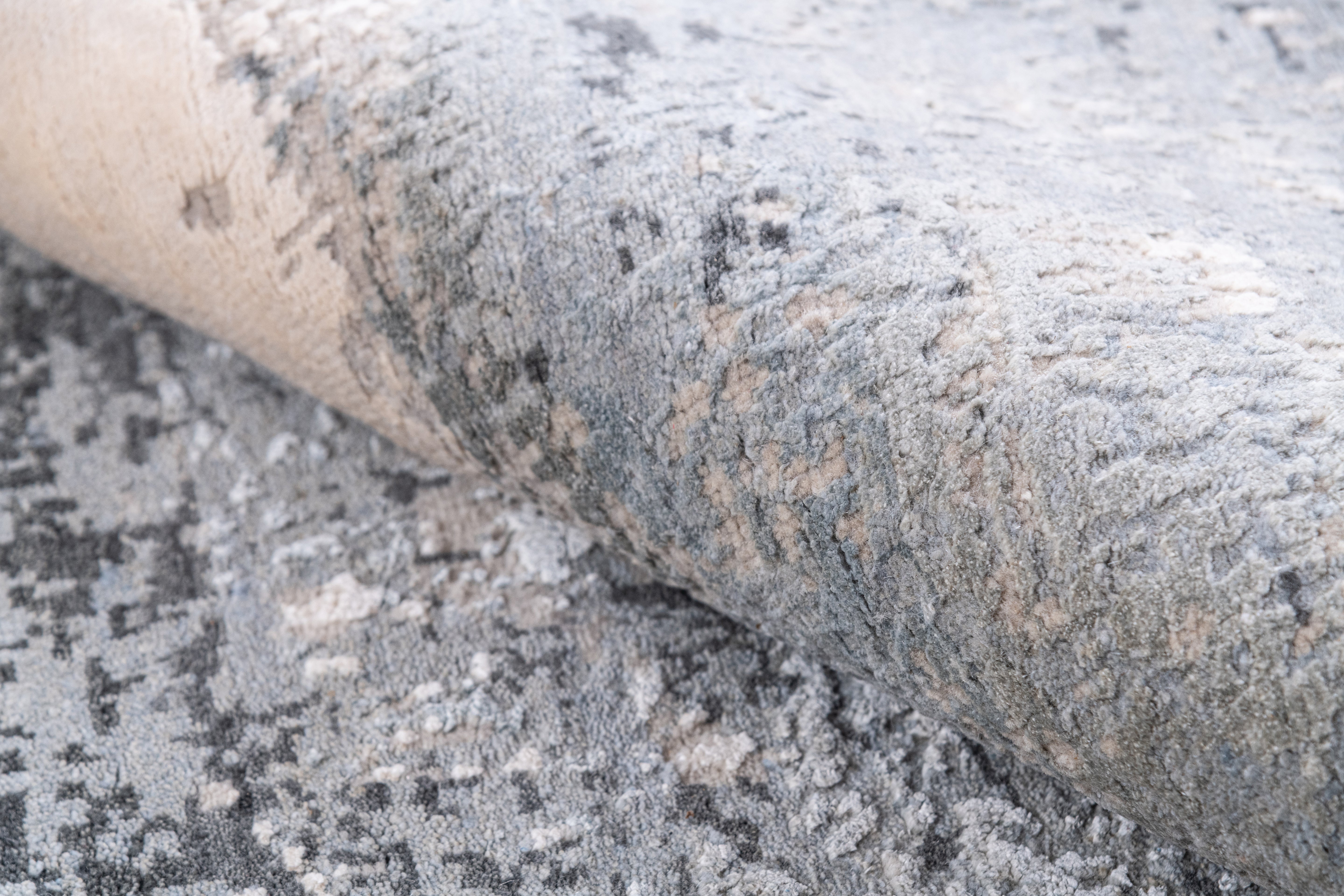 Hand Knotted Modern Contemporary Carpets